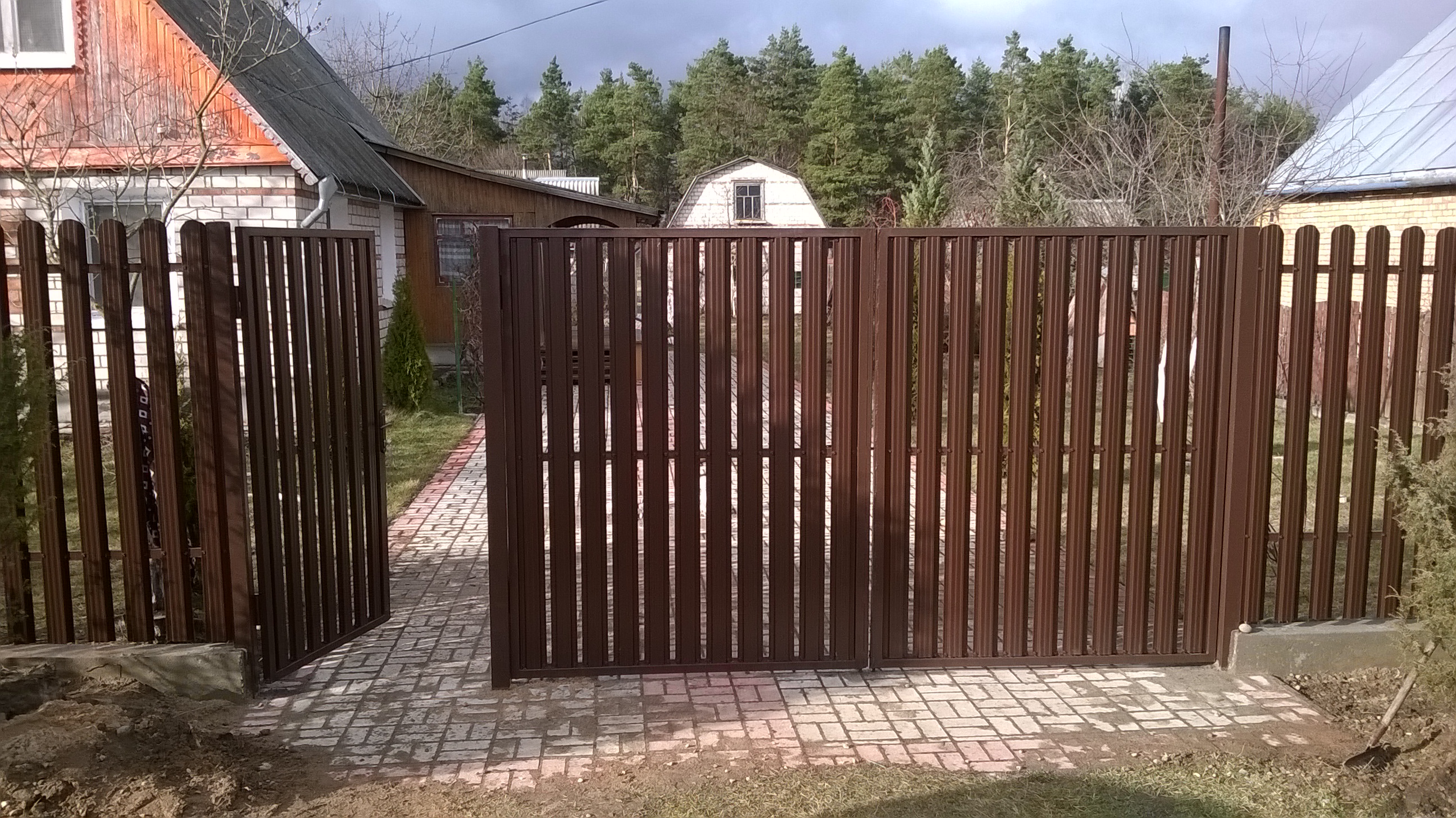 Калитка и ворота для частного дома из металлопрофиля своими руками